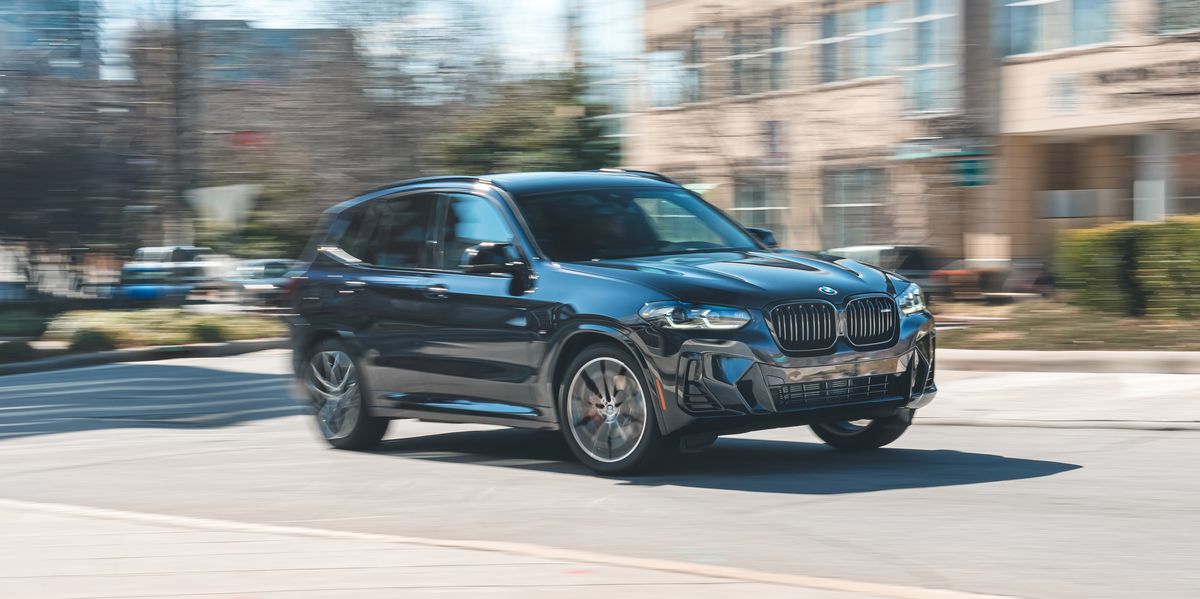 View Photos of the 2022 BMW X3 M40i