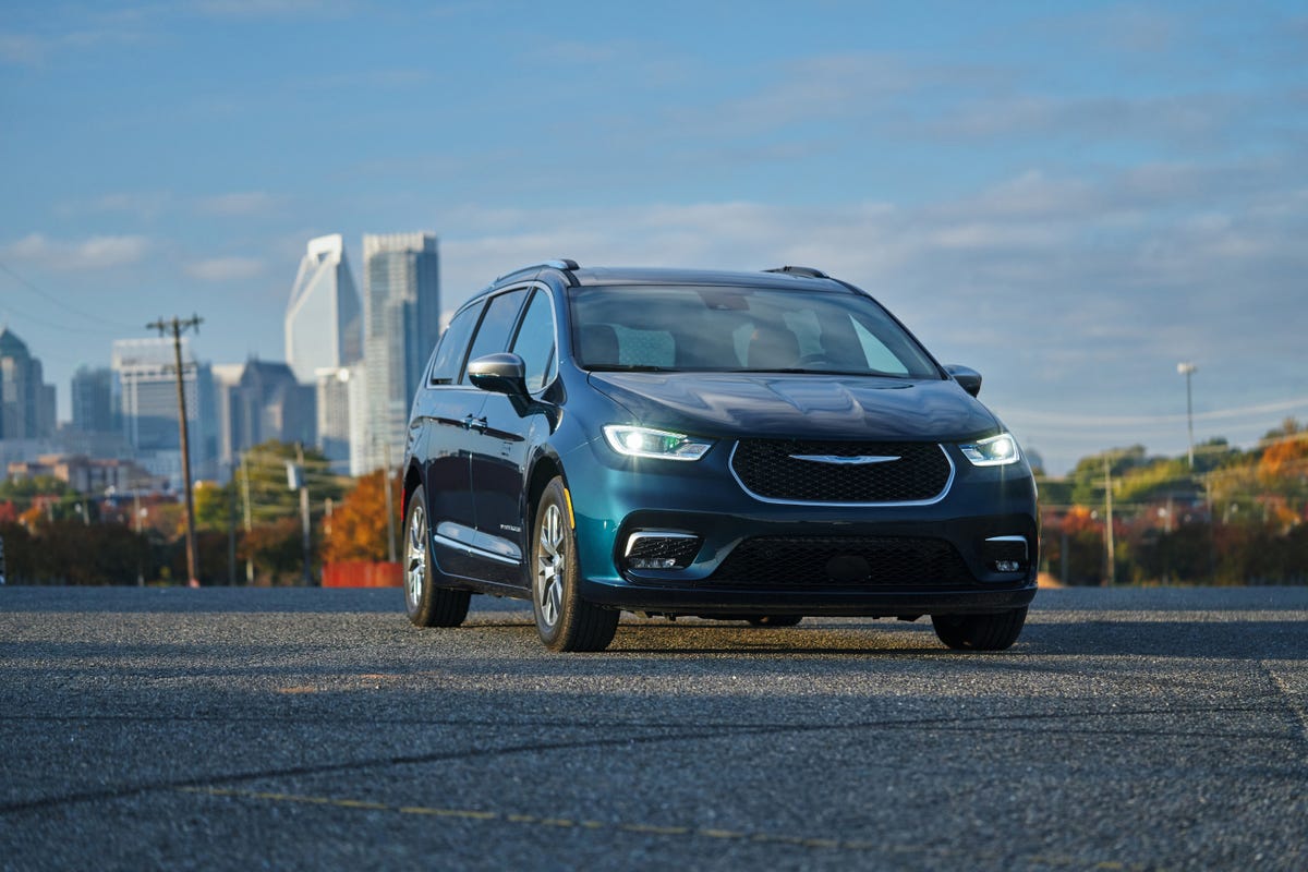 22 Chrysler Pacifica Review Pricing And Specs