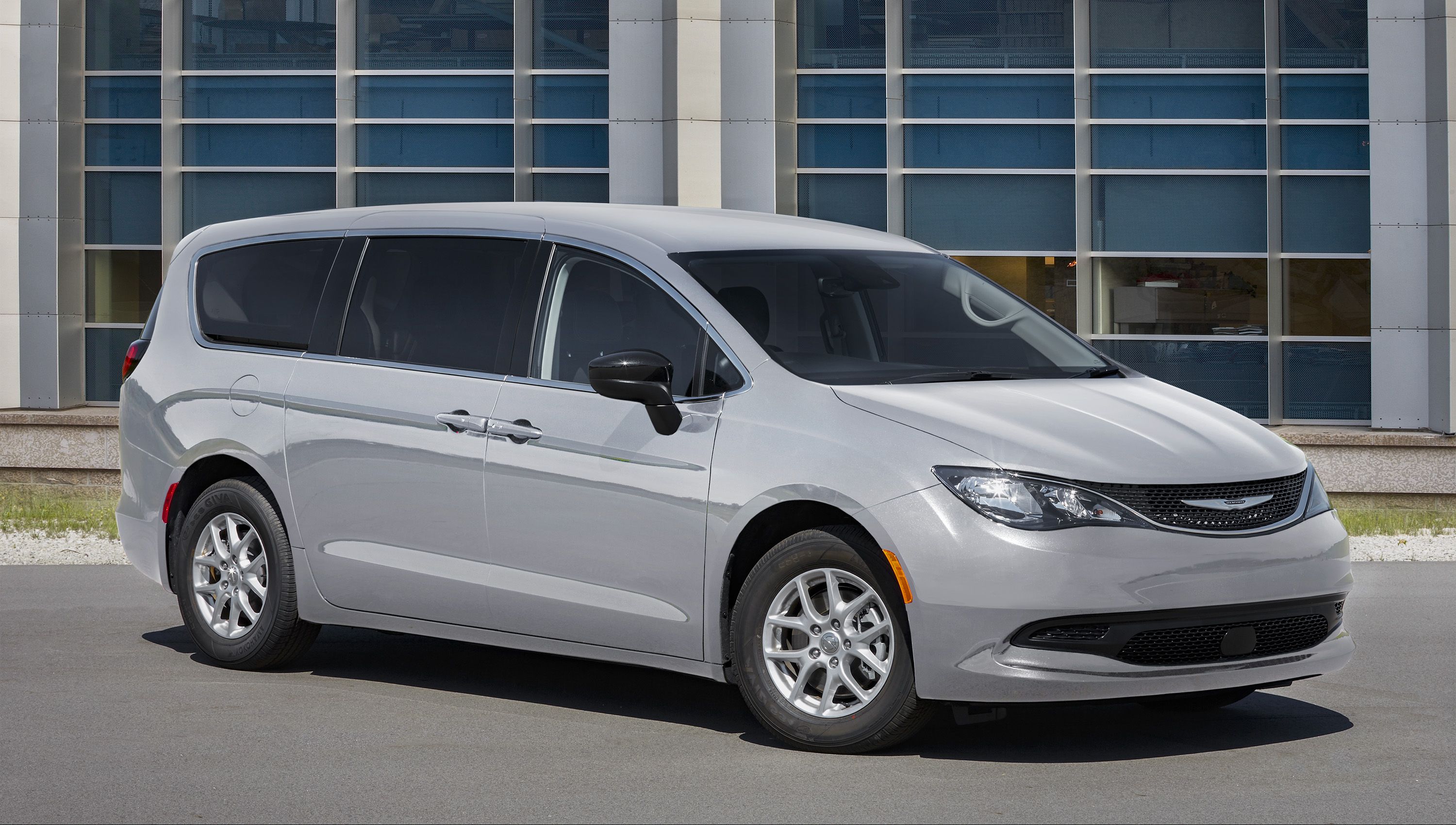 Chrysler Voyager Review, Pricing, and Specs