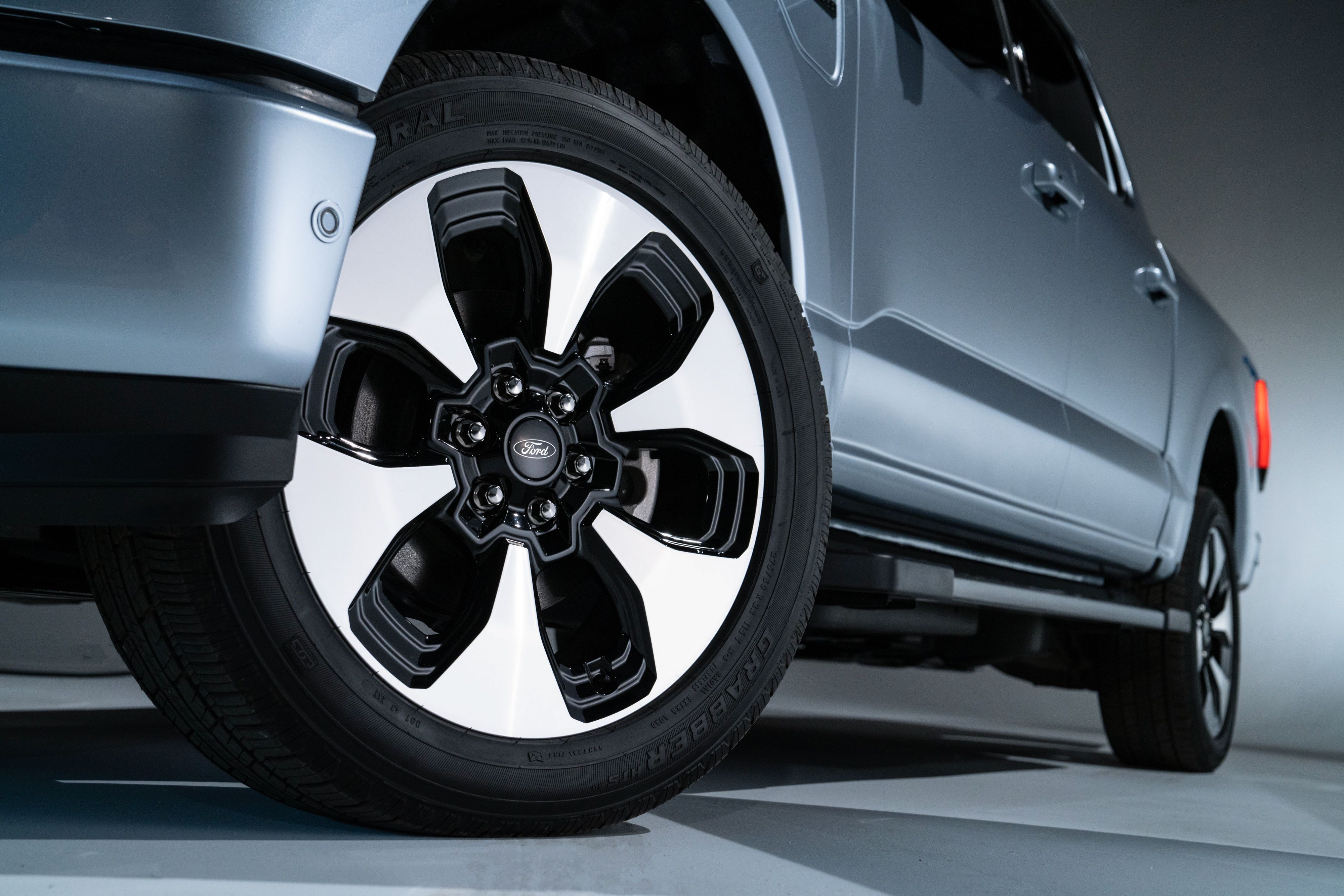 View Photos Of The 22 Ford F 150 Lightning