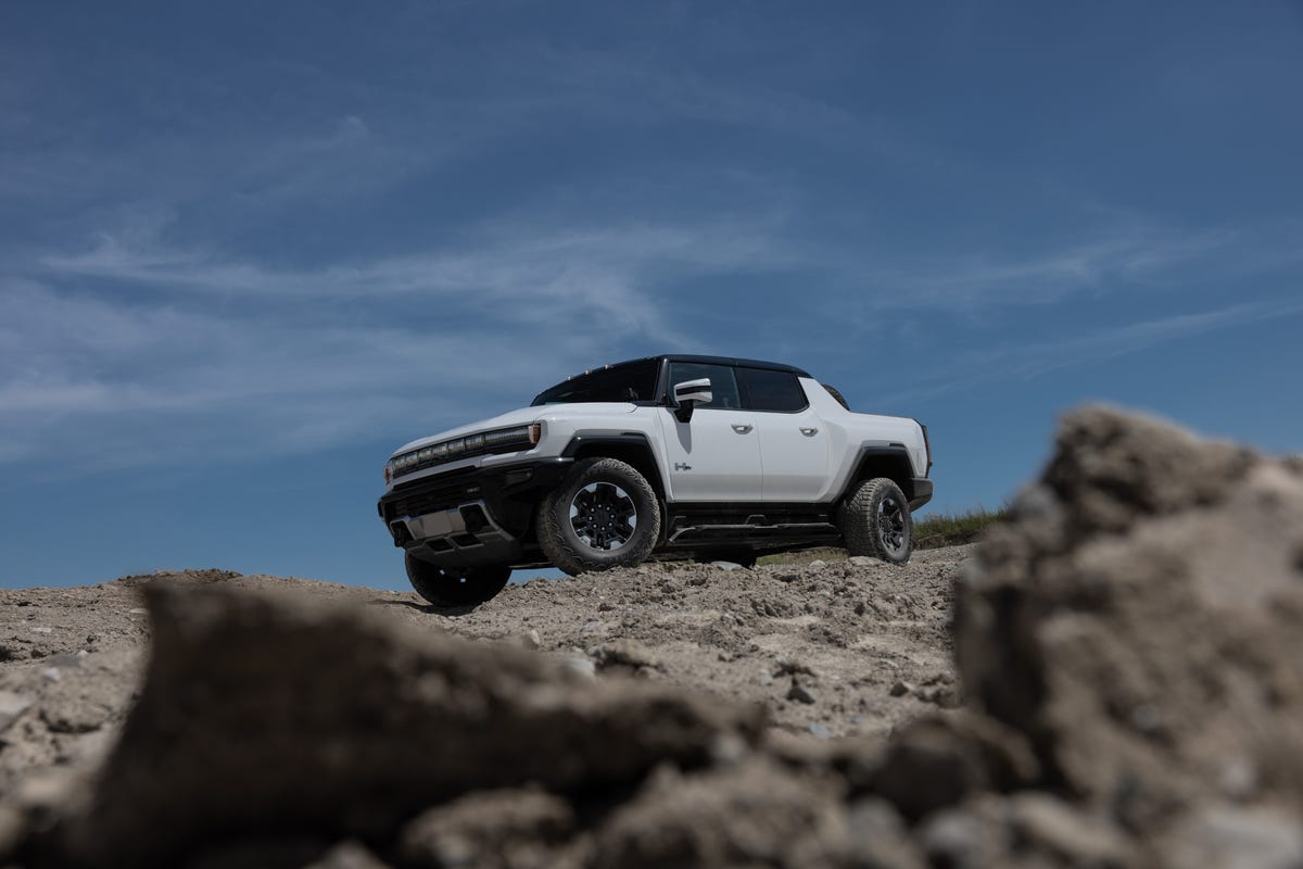 View Pictures of the 2022 GMC Hummer EV Version 1 Pickup