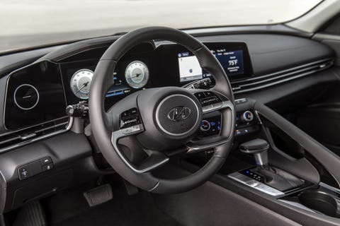 2022 hyundai elantra interior dash