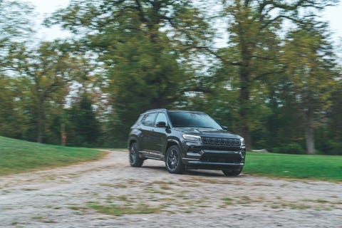 View Photos of the 2022 Jeep Compass Limited 4×4