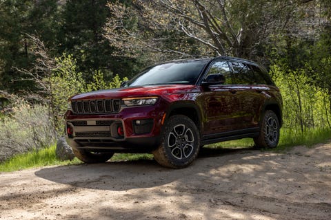 View Photos of the 2022 Jeep Grand Cherokee Trailhawk