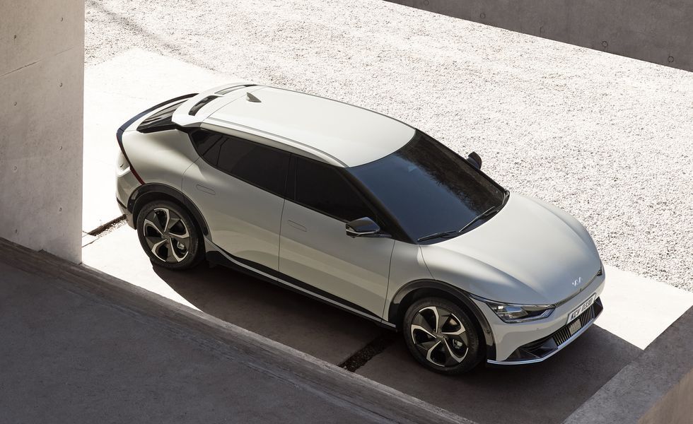 2022-kia-ev6-103-1615580422.jpg