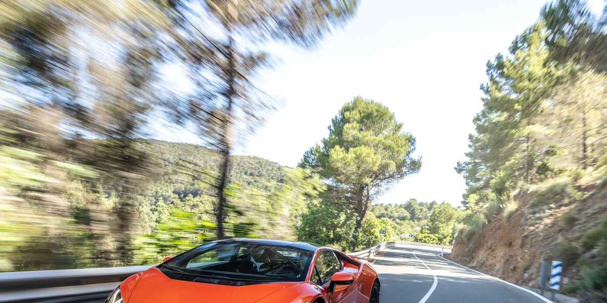 2022 Lamborghini Huracán Tecnica Hits a Sweet Spot