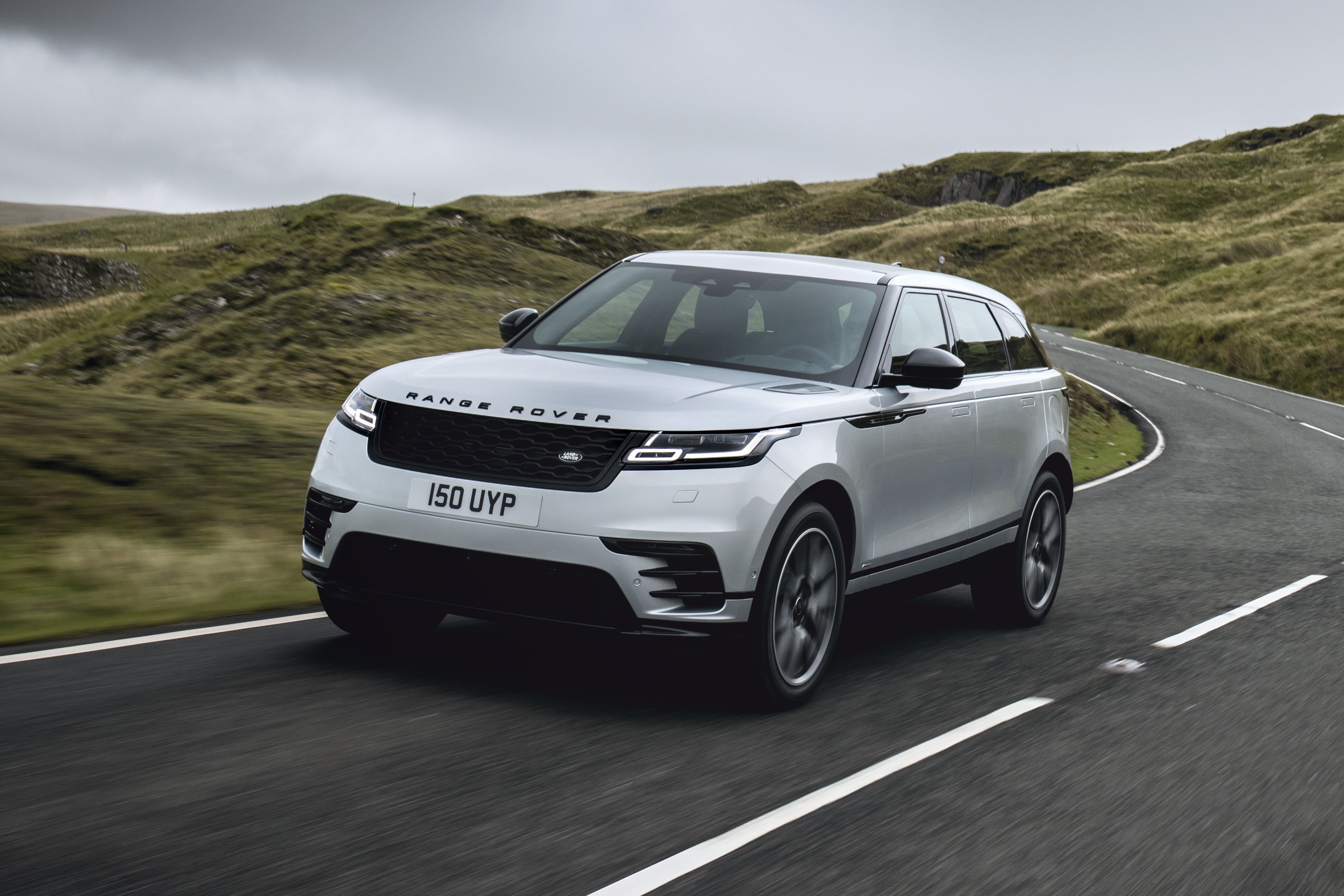 echtgenoot hout echo 2022 Land Rover Range Rover Velar Review, Pricing, and Specs