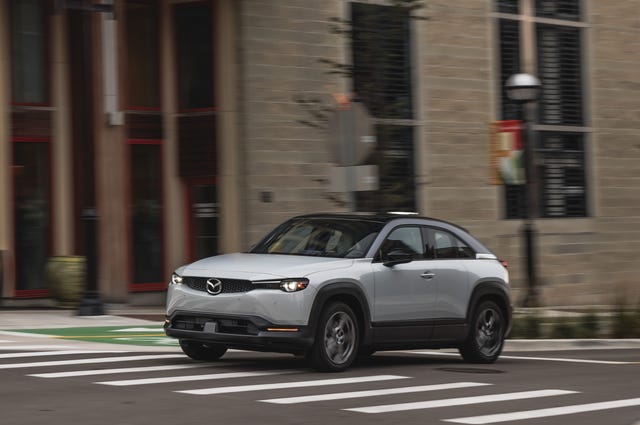 2022 mazda mx 30 premium plus