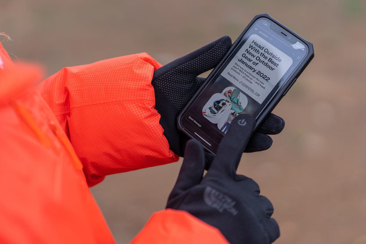 Smartphone-Compatible Touchscreen Gloves Aren't Magic — Here's How They Work
