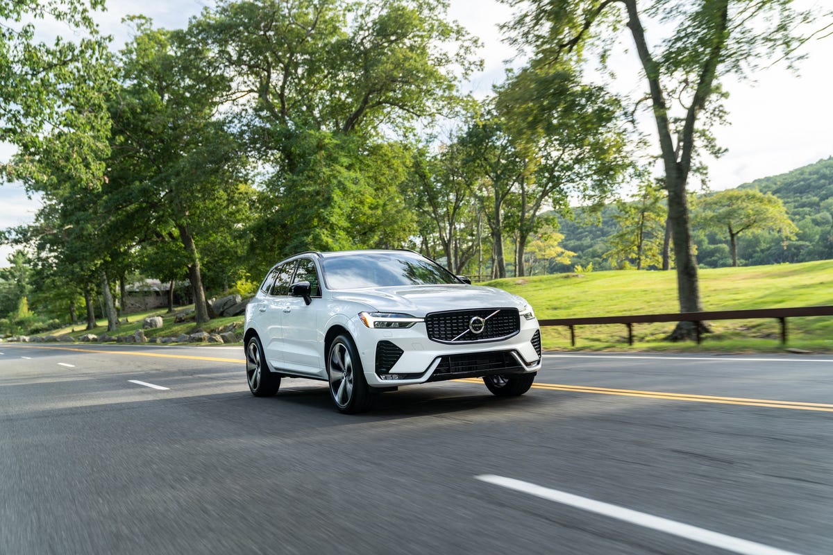 2022 Volvo Xc60 Inches Toward Electrification