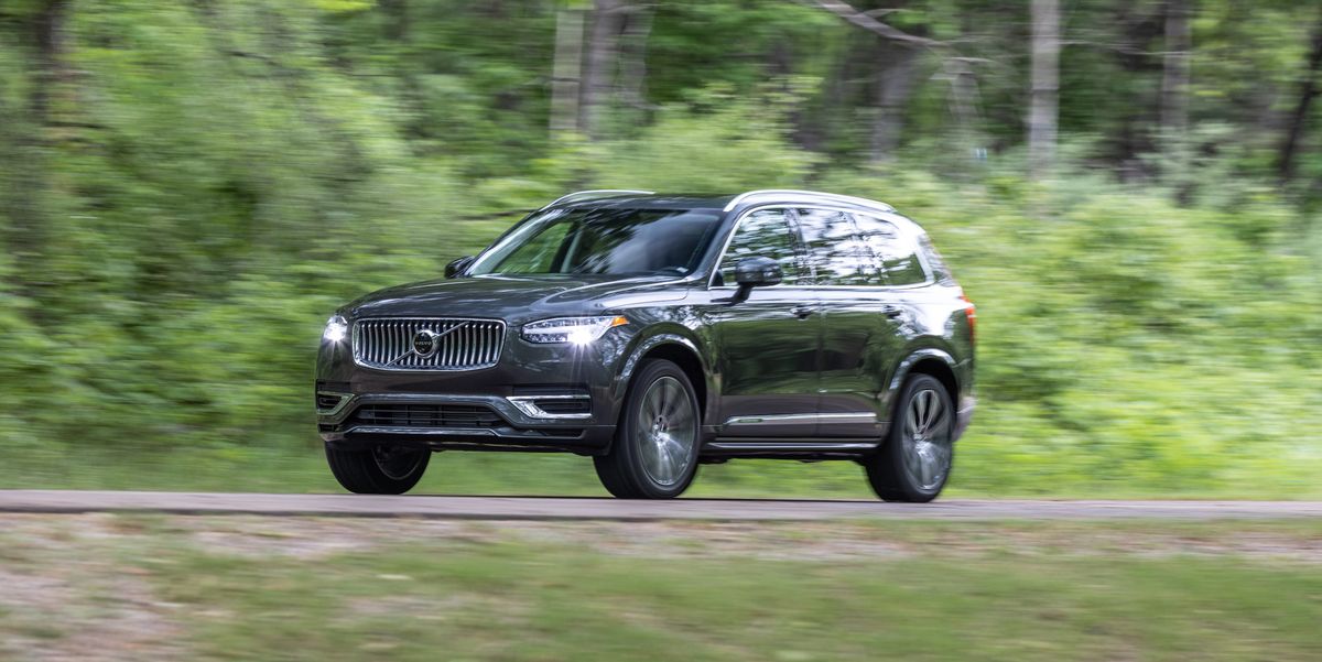 View Photos of the 2022 Volvo XC90 Recharge T8