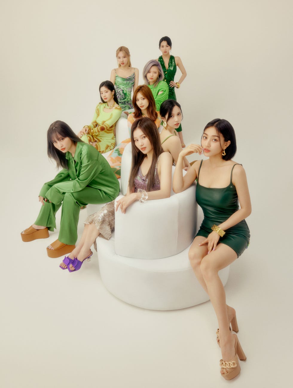 20220517-e-cosmo-twice-s04-group-108-1-2-1656451850.jpg