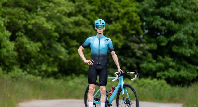 Wapenstilstand Normaal gesproken terugtrekken Review: Assos Equipe RS S9 Targa fietsshirt en Equipe R S9 fietsbroek