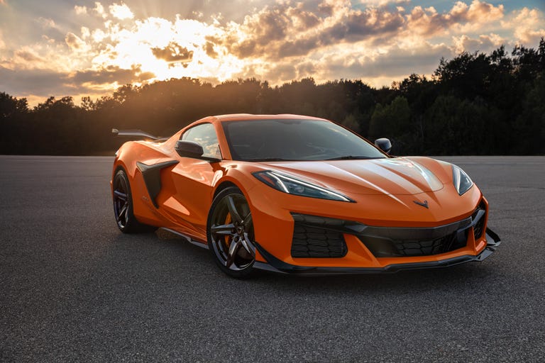 https://hips.hearstapps.com/hmg-prod.s3.amazonaws.com/images/2023-chevrolet-corvette-z06-315-1635192926.jpg?crop=1xw:1xh;center,top&resize=768:*&keepGifs=1