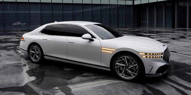 2023-genesis-g90-front-three-quarters-16