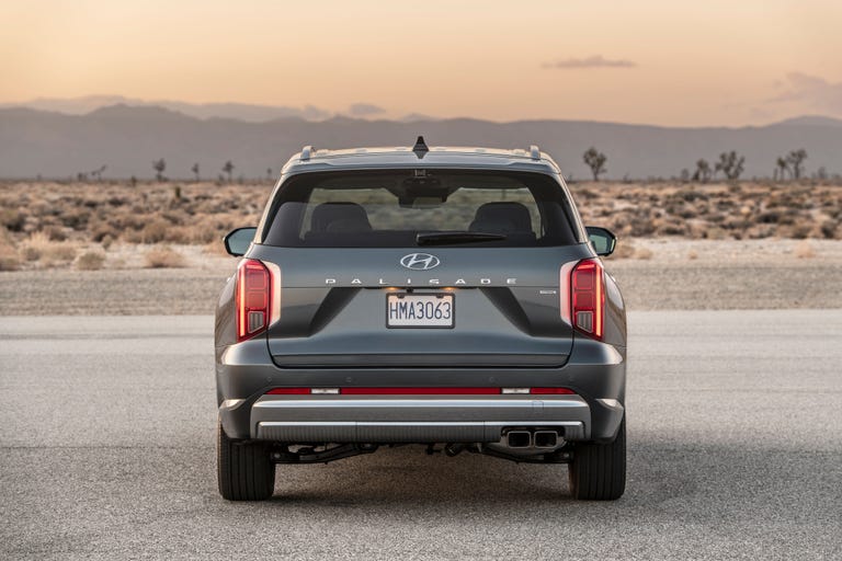 Hyundai Palisade Rear (via:carandriver.com)