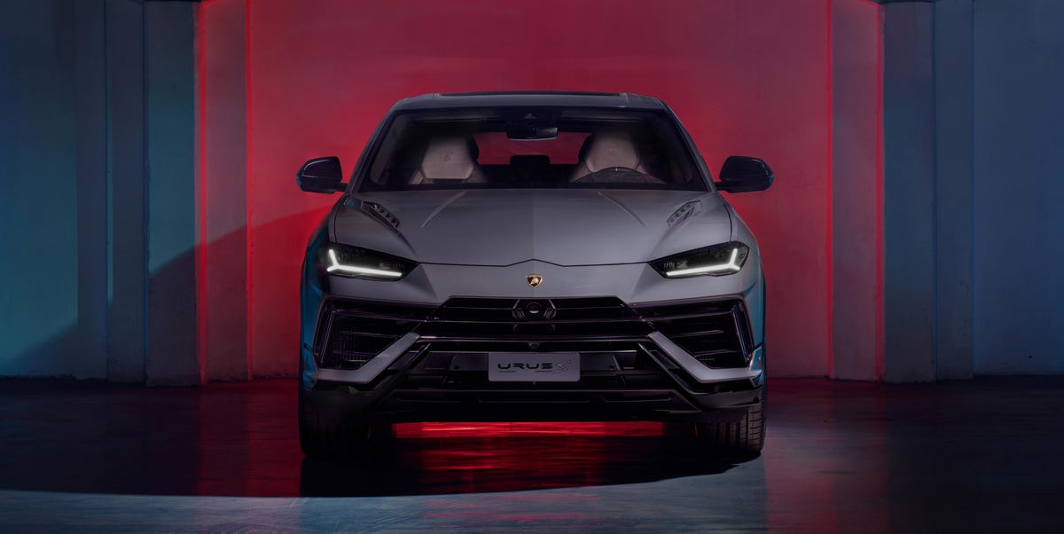 View Photos of the 2023 Lamborghini Urus S