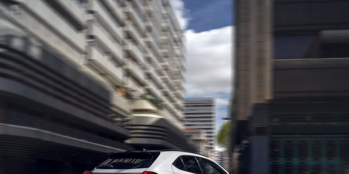 View Photos of the 2023 Lexus UXh