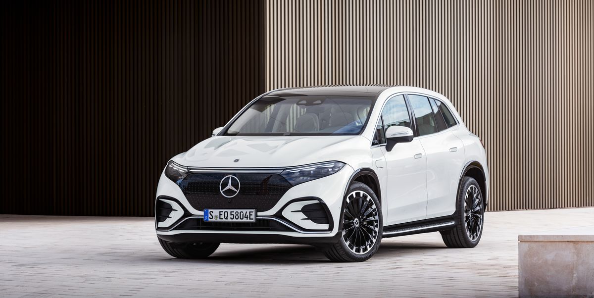 View Photos of the 2023 Mercedes-Benz EQS