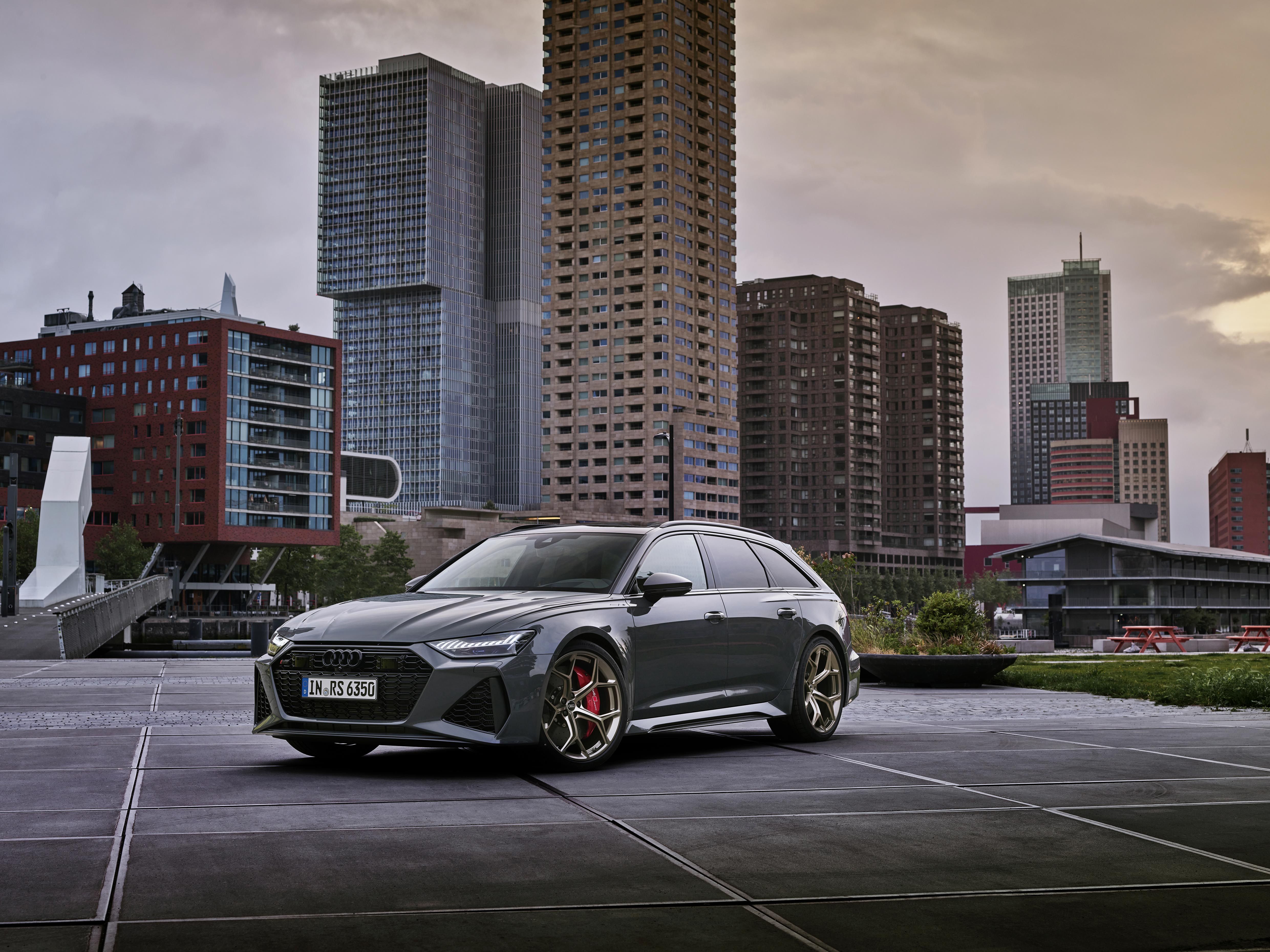 2024 Audi RS6 Avant Performance の写真を見る JP NewsS