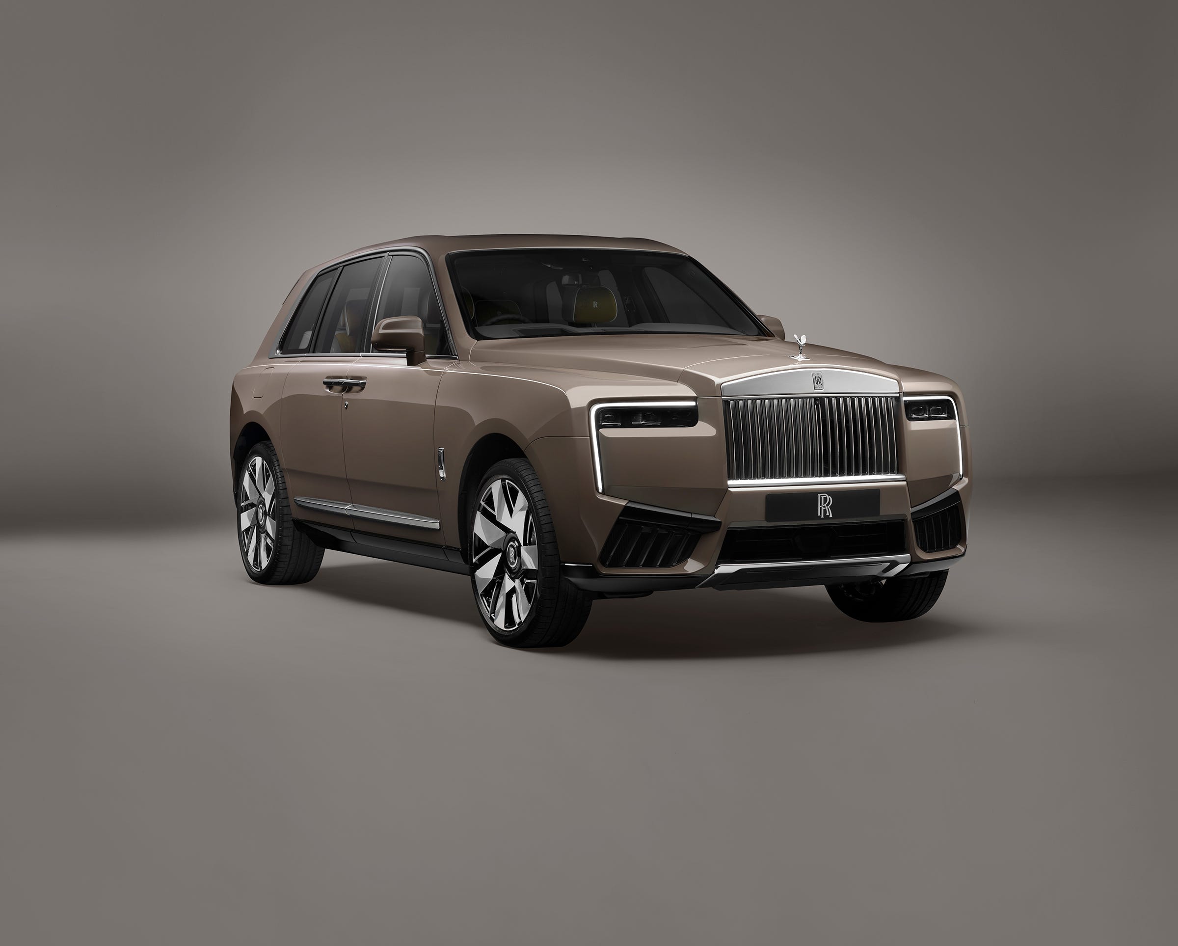 2025 Rolls-Royce Cullinan Series II Ultra-Luxury SUV Gets a New Face