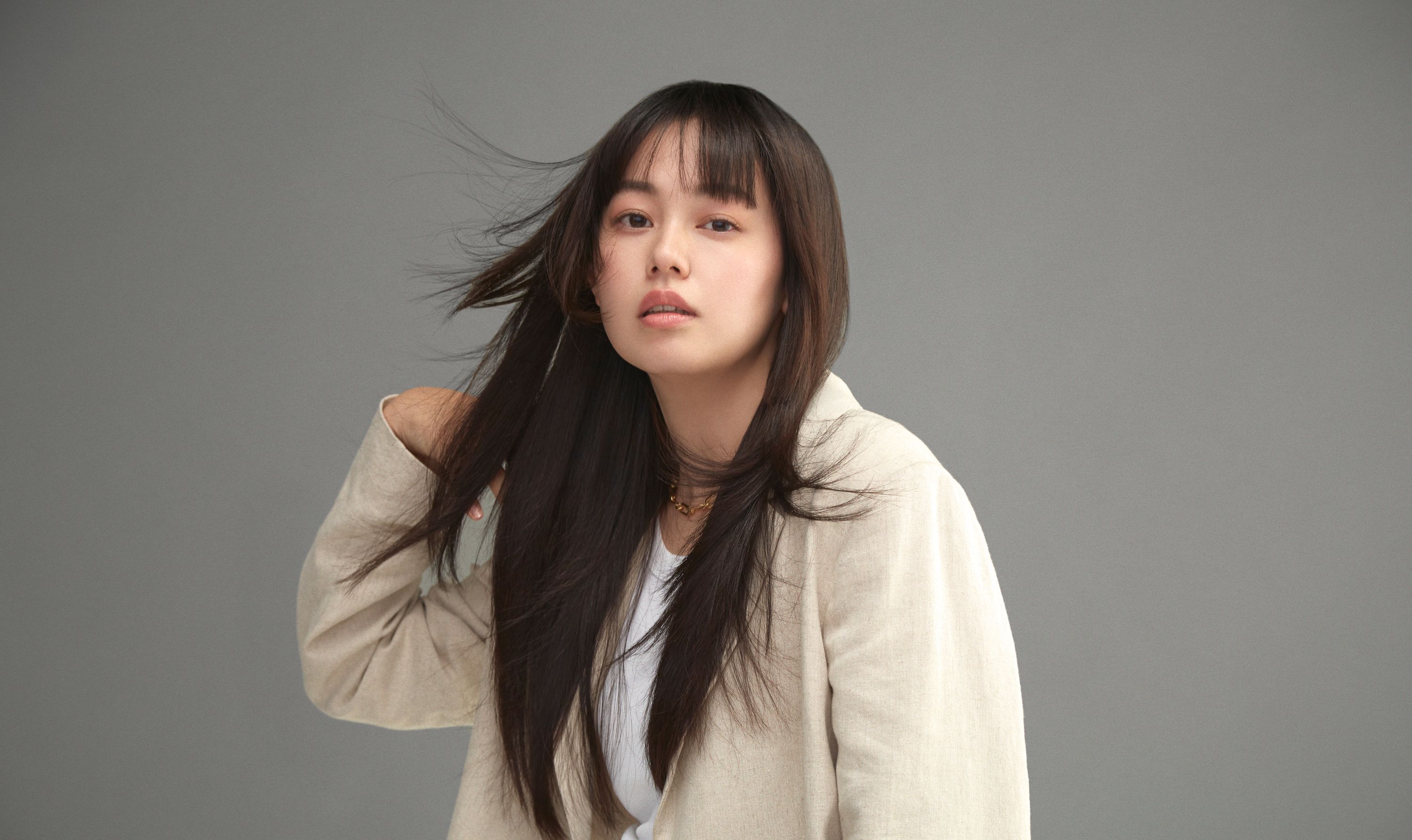 ストレートもニュアンスカールも自在! 「ダイソン」の新ヘアアイロン