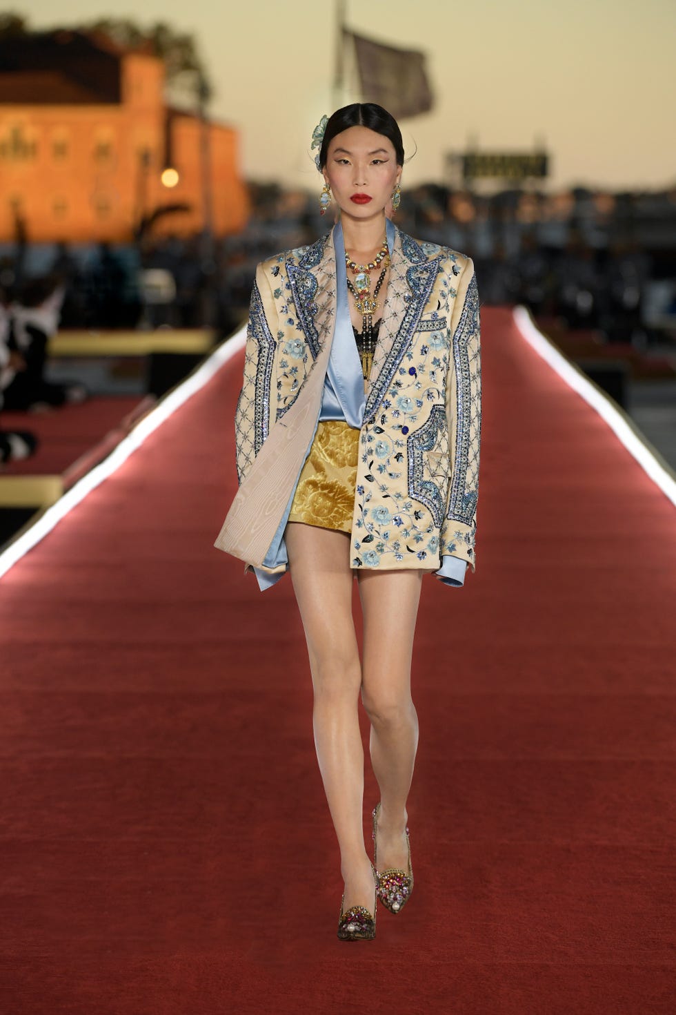 https://hips.hearstapps.com/hmg-prod.s3.amazonaws.com/images/22-altamoda-venezia-2021-1630341521.jpg?crop=1xw:1xh;center,top&resize=980:*