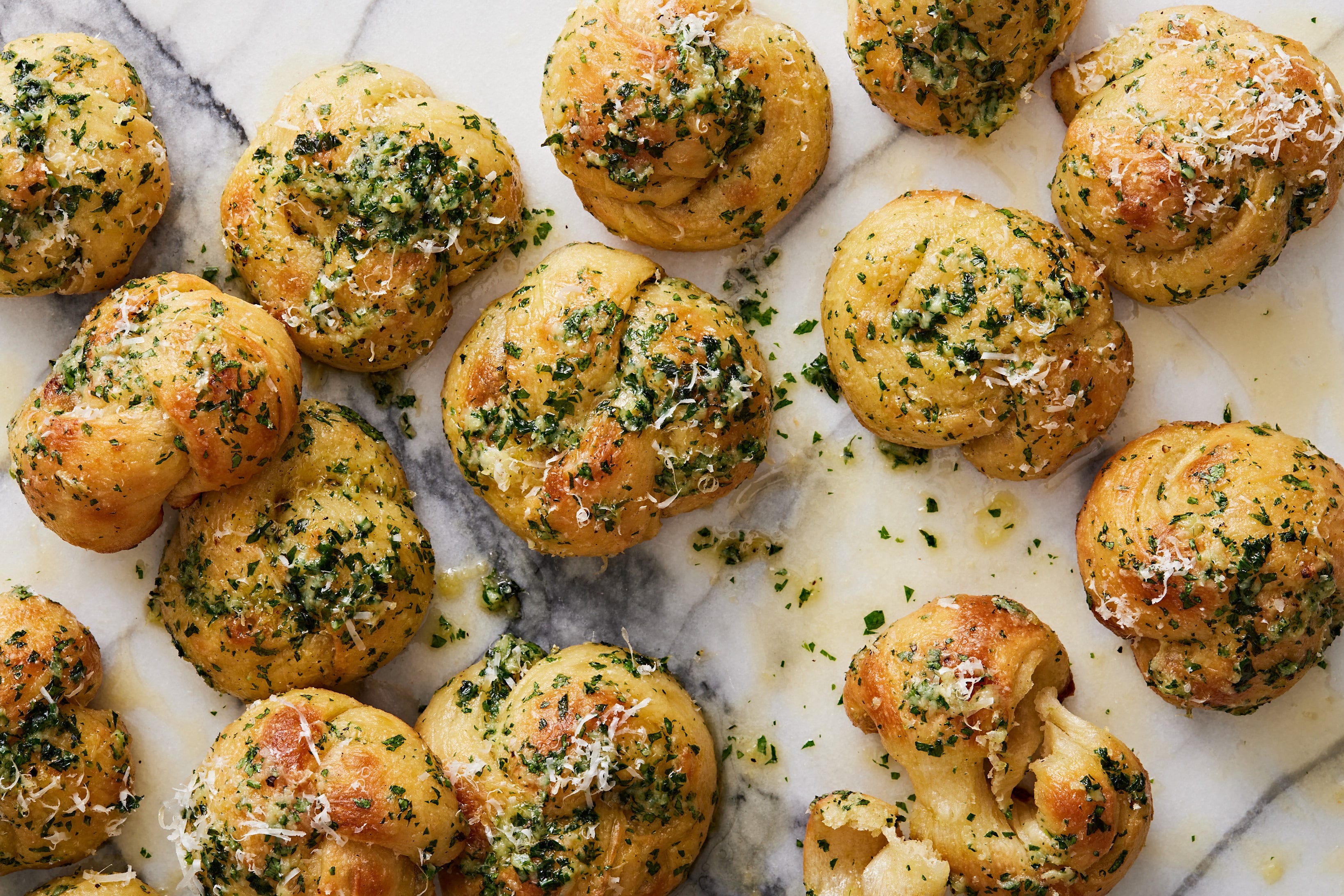 How To Make Garlic Knots Better Than Any Pizzeria