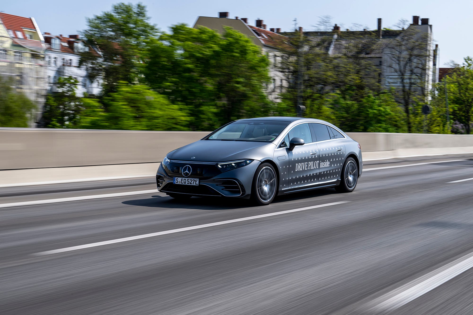 Mercedes Drive Pilot Races Past Tesla's Autopilot