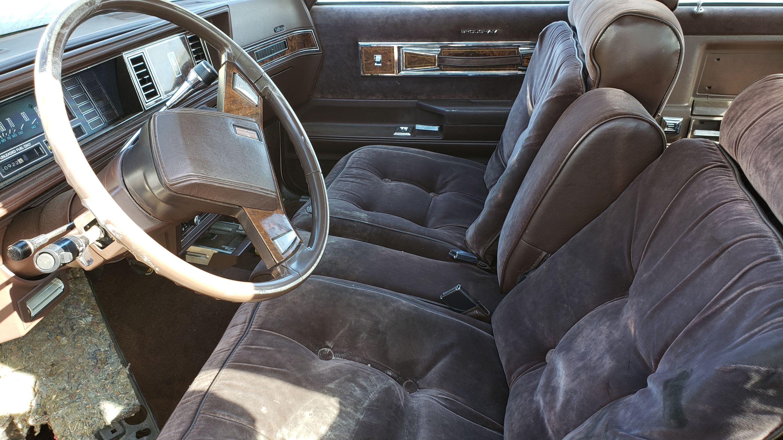 Gallery Junked 1984 Oldsmobile Cutlass Supreme Brougham Sedan