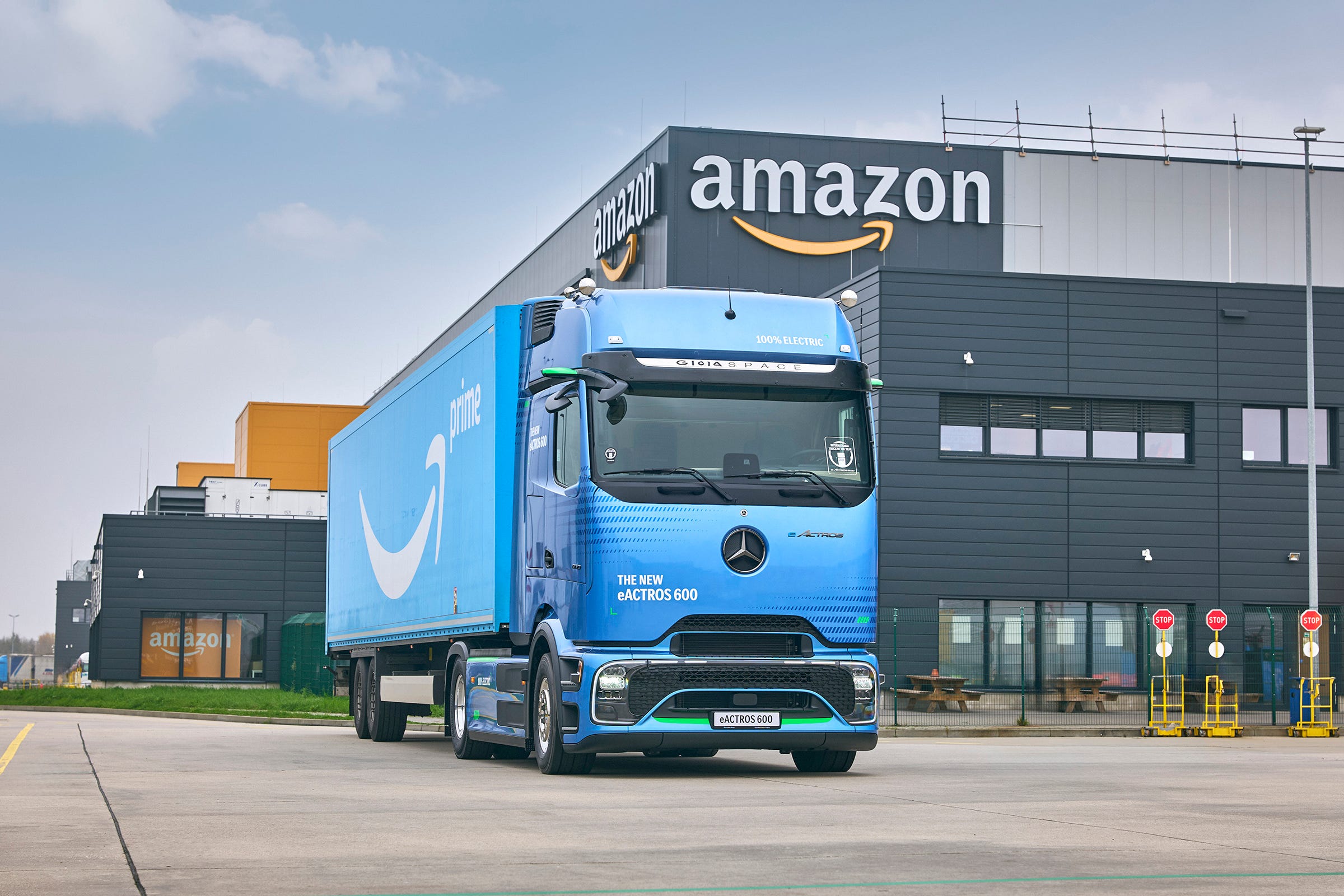 Amazon Places Its Largest-Ever Order for EV Trucks