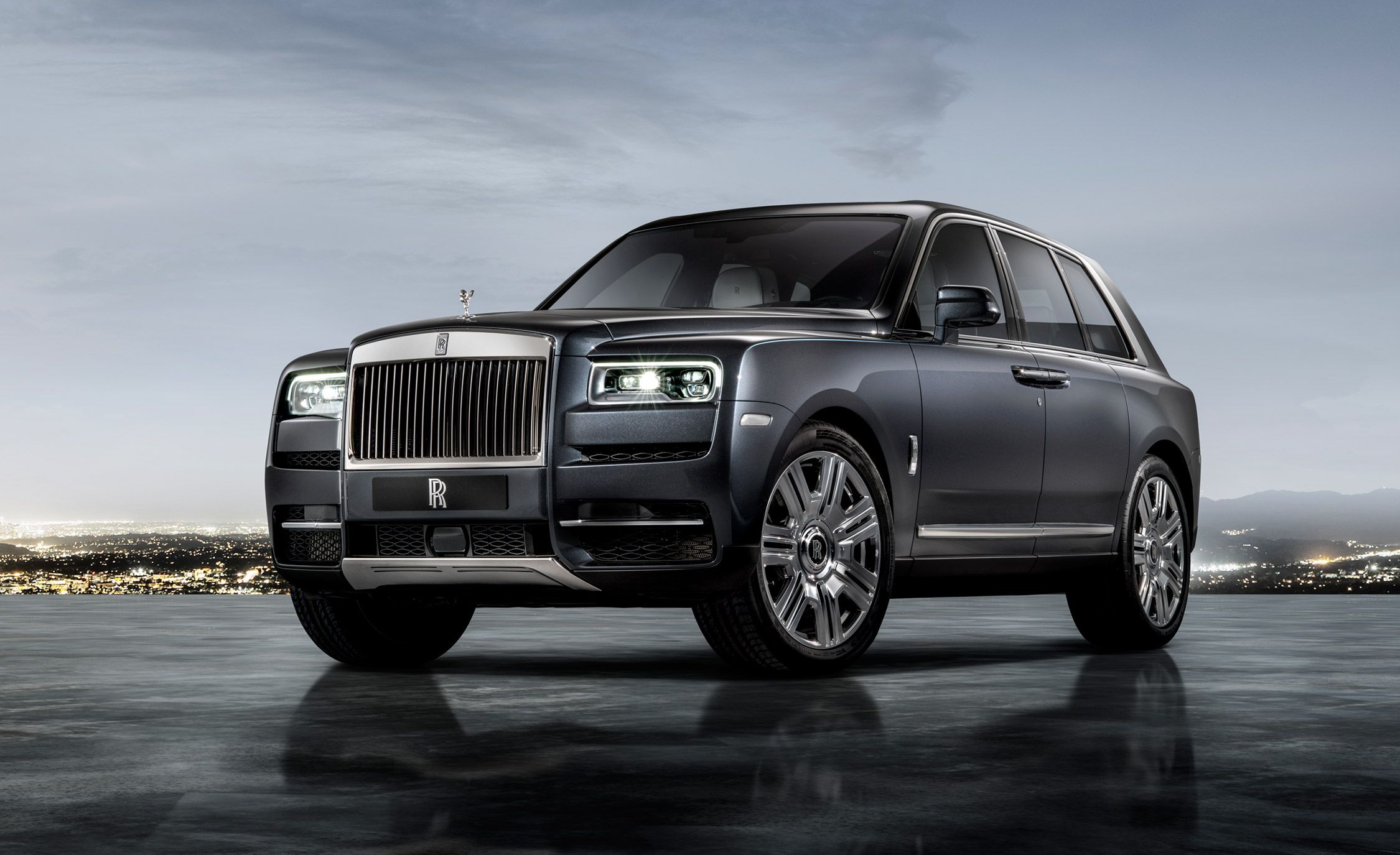 rolls royce suv 2019