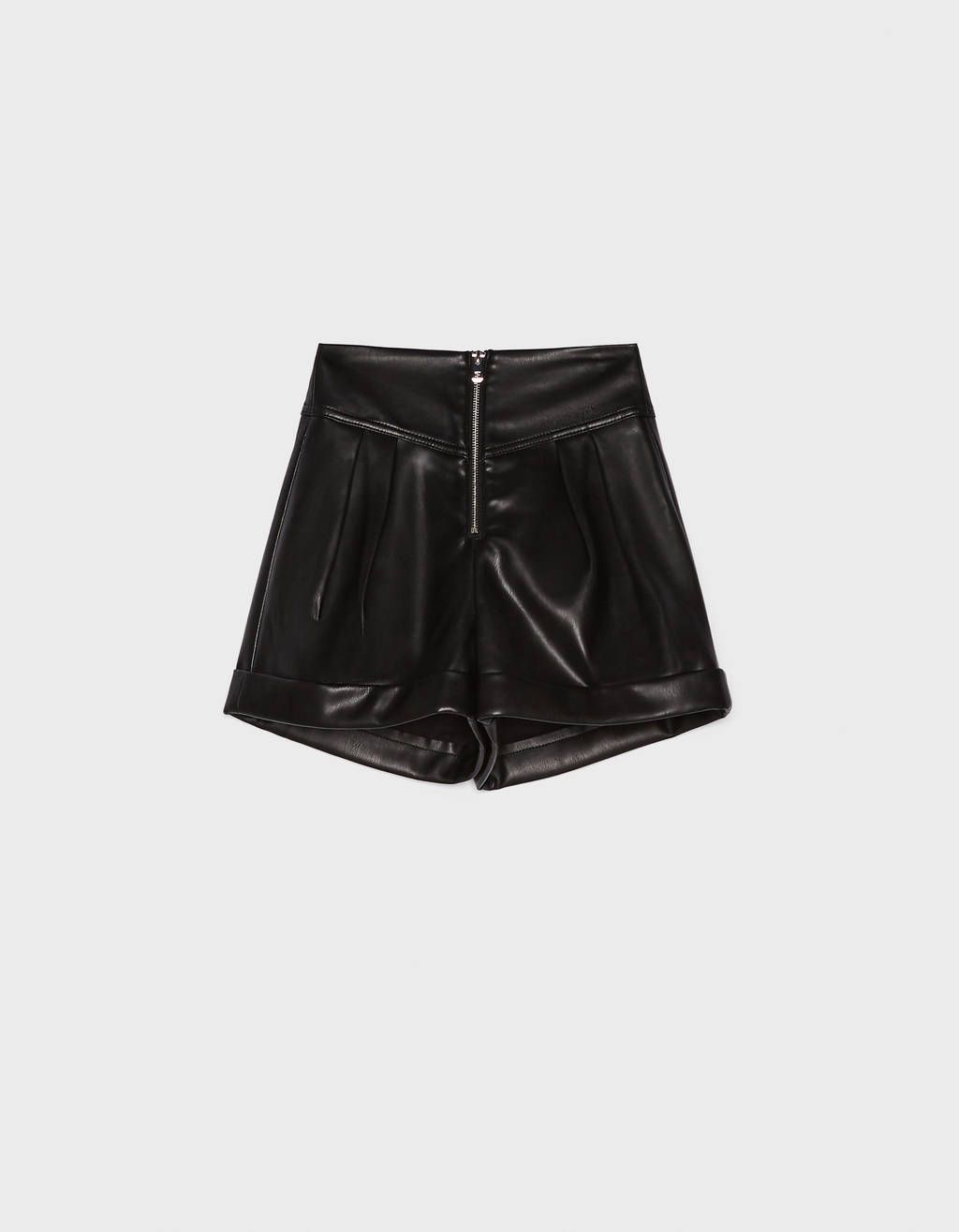 shorts de cuero negro