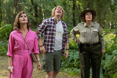 from left saree keri russell, peter jesse tyler ferguson and ranger liz margo martindale in cocaine bear, directed by elizabeth banks