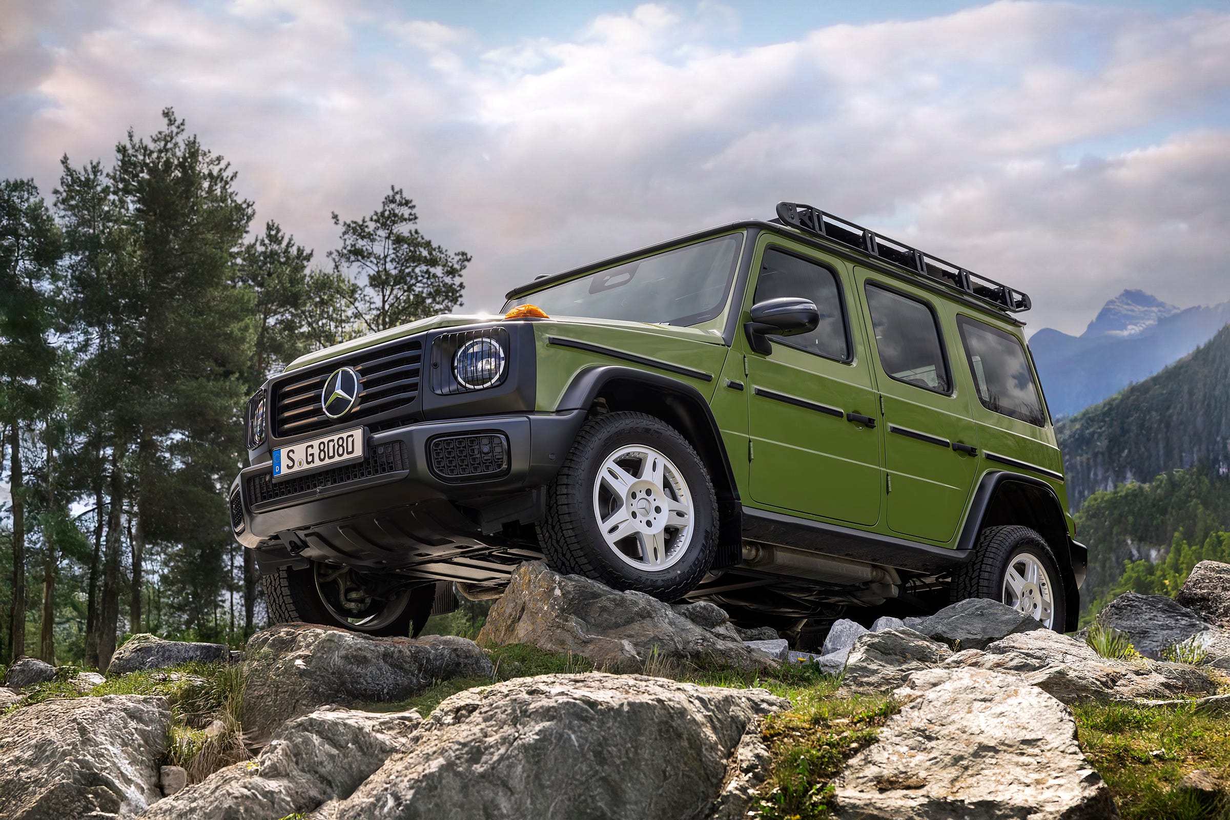 Mercedes-Benz G-Class Goes Back to a Simpler Time, but Not in Price
