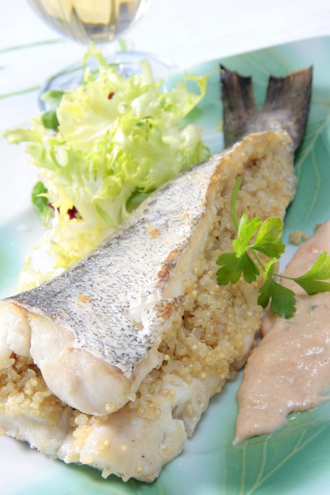 Merluza con quinoa y gambas quinoa con verduras