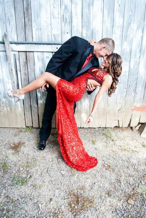 25 Best Prom Poses Creative Ideas For Prom Pictures With Your Besties