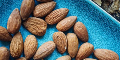 Almonds help fight belly fat