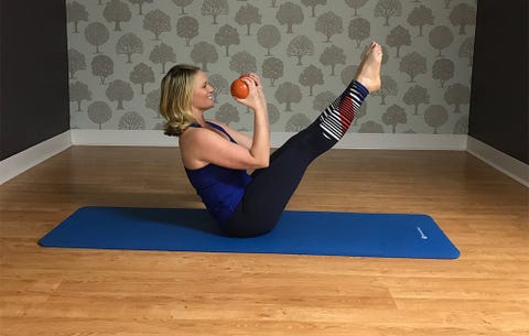 4 Ways To Sculpt A Flatter, Firmer Belly Using Hand Weights