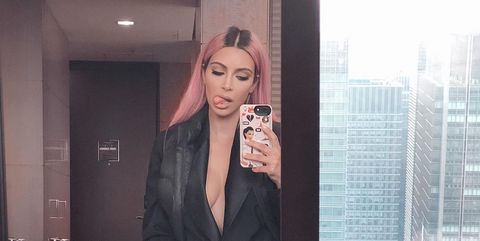 Con motivo del #SelfieWorldDay, Kim Kardashian anuncia que deja a un lado los selfies para centrarse más en disfrutar su vida real.