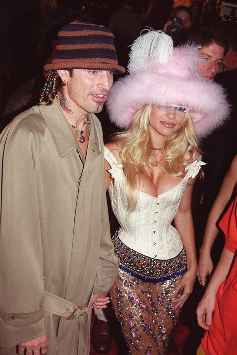 pamela anderson and tommy lee fluffy fur pink hat music awards pamela anderson and tommy lee fluffy fur pink hat music awards