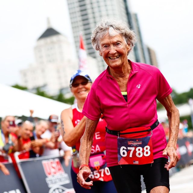 "iron nun", la mujer de 92 años que compite en triatlón