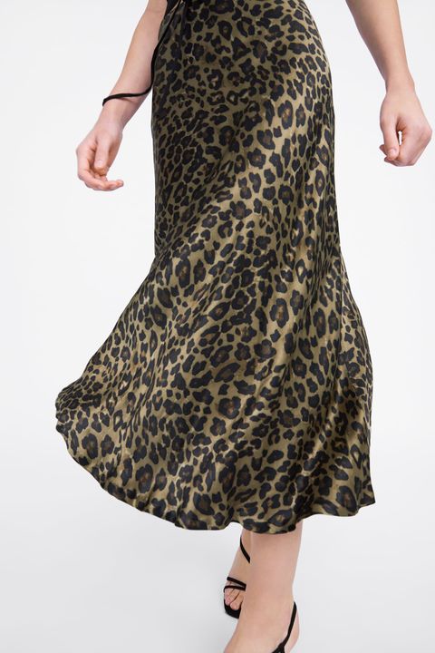 Alba con falda de leopardo de Zara - Diaz con el look perfecto para primavera