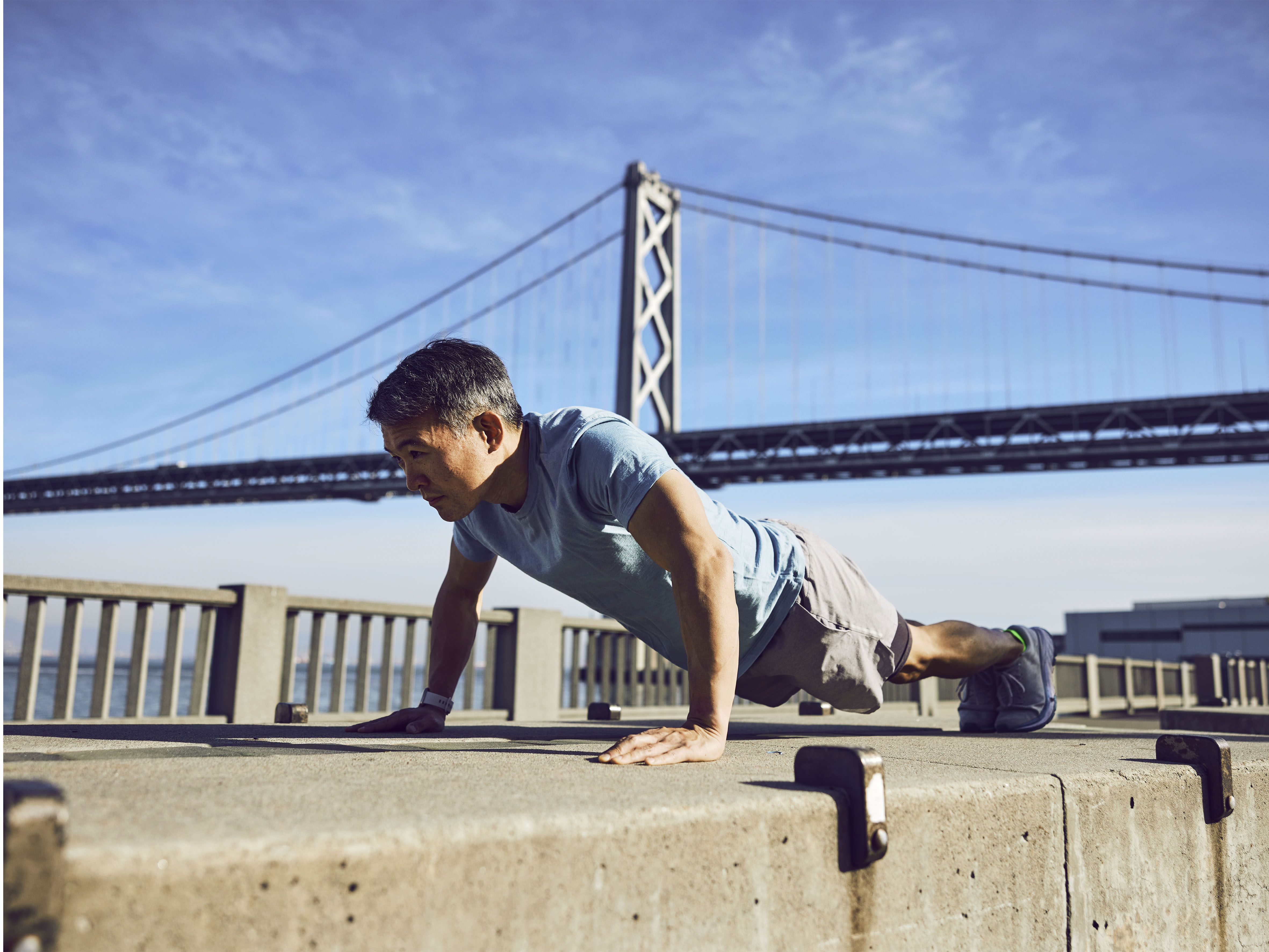 Оставаться сильным. Мужчина отжимается. James Park Fitbit. 300 Отжиманий. Отжимаюсь 3000 раз.