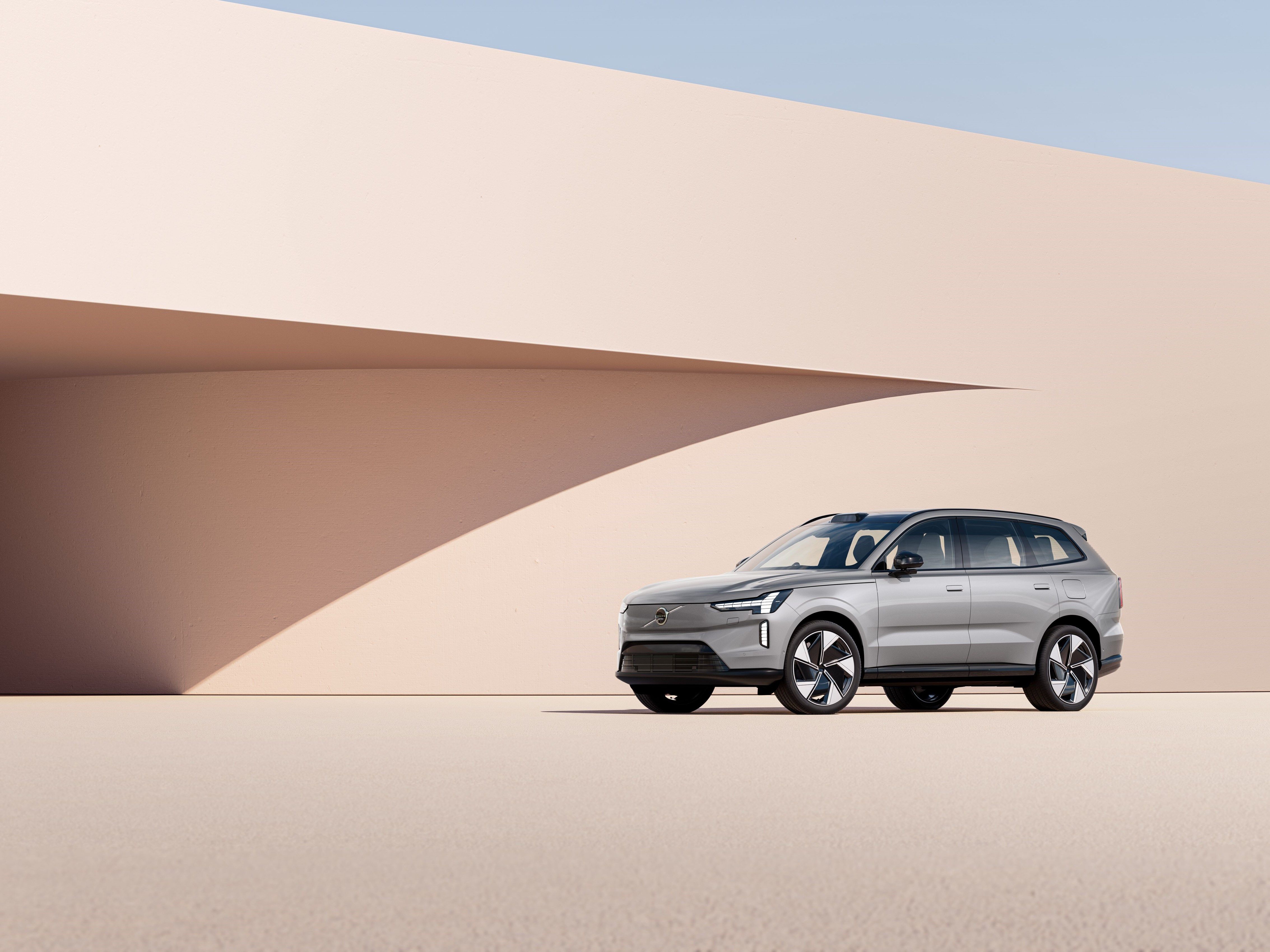 2024 Volvo EX90 Is a SevenSeater Electric SUV With 671 LbFt of Torque