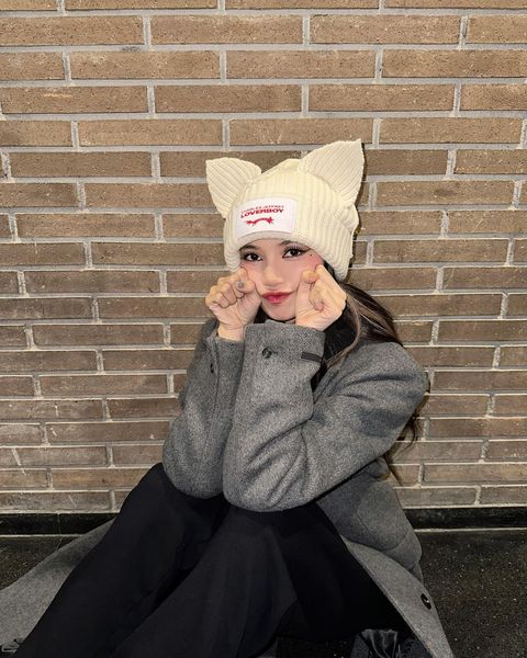 ﻿這頂「貓咪毛帽」最近在韓星圈裡紅翻了！blackpink、seventeen都有同款，可愛設計來自蘇格蘭新銳品牌