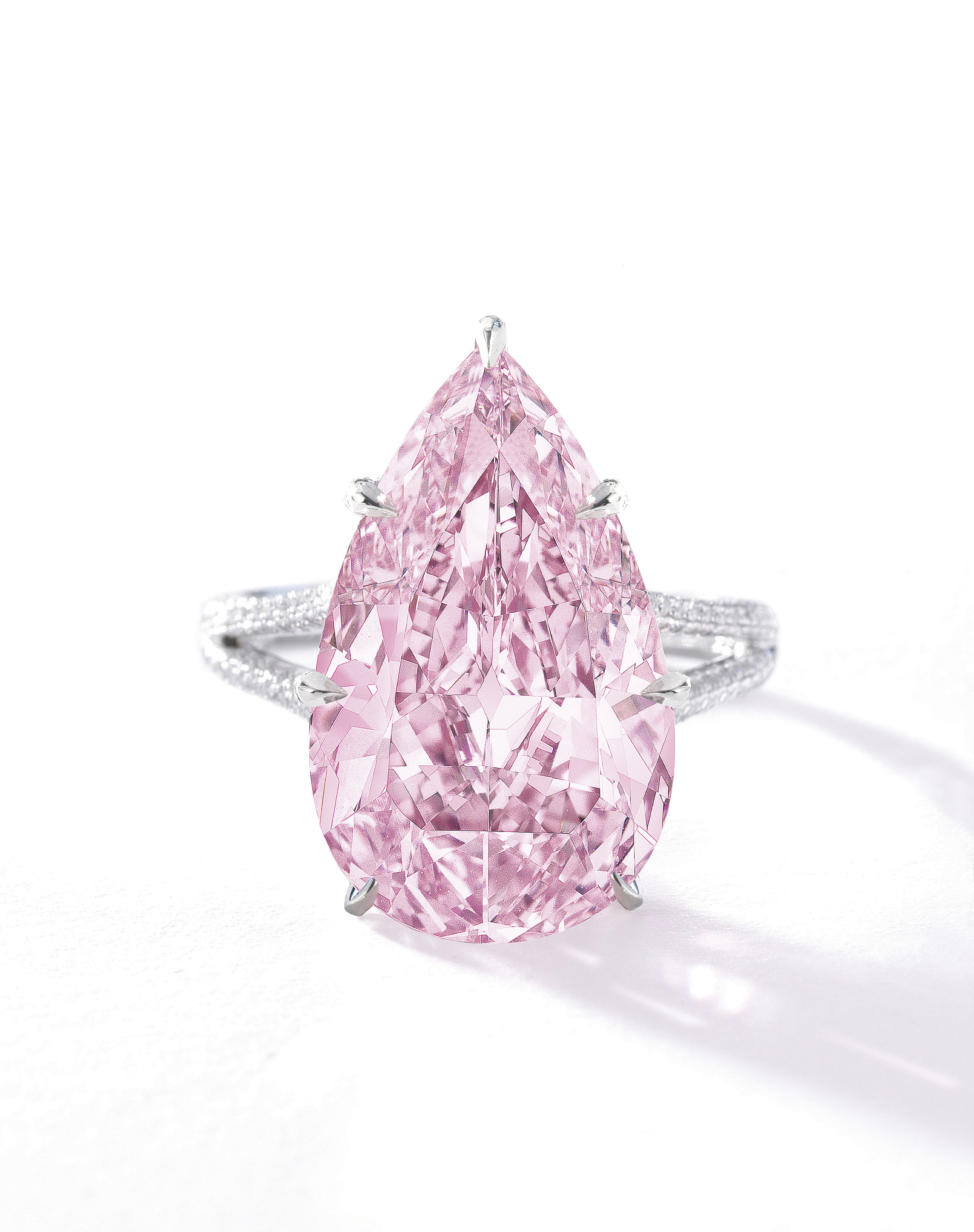 約84億円のピンクダイヤも！ オークションで落札された高額ジュエリー 