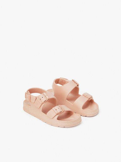 Zara Kids o encontrar las sandalias del más baratas