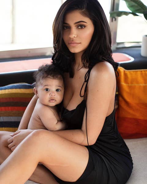 Kylie Jenner Vuelve A Mostrar A Su Hija Stormi En Instagram Kylie Jenner Celebra Su Cumpleanos Con Fotos Junto A Stormi Kylie Jenner Vuelve A Mostrar A Su Hija Stormi En Instagram Kylie Jenner Celebra Su Cumpleanos Con Fotos Junto A Stormi