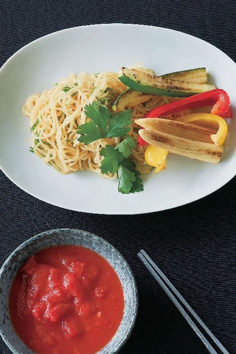 夏野菜の焼きそばトマトつけ麺 のレシピ 作り方 Elle Gourmet エル グルメ
